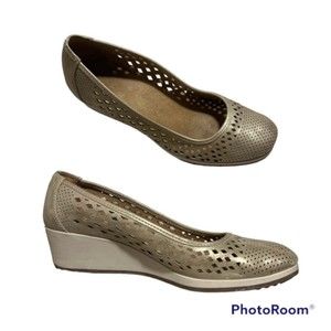 Naturalizer Womens Gold Brina Faux Leather Cutouts Wedge Pump Heel Shoes Size 8M